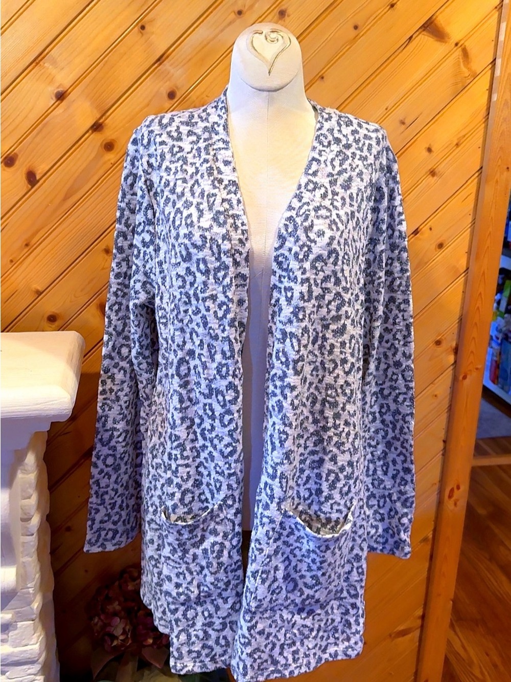 Belldini NWT Leopard Print Open Front Cardigan Size Large White Silver Metallic